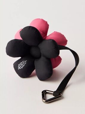FP Movement Petal Talk Keyring Bag Charm🔥 black/pink🔥NWT!